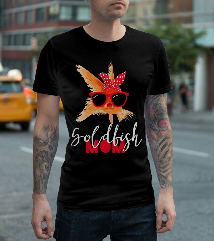 Goldfish Mom Sunglasses Red Bandana T-Shirt