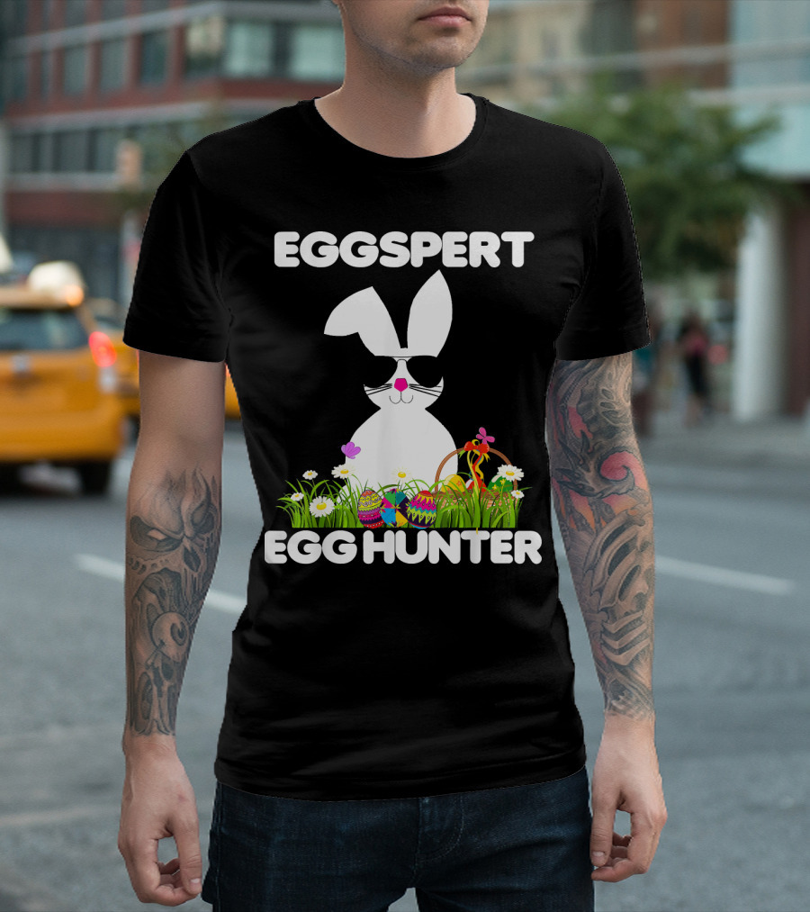 Eggspert Egg Hunter Easter Bunny With Colorful Eggs And Flowers T-Shirt