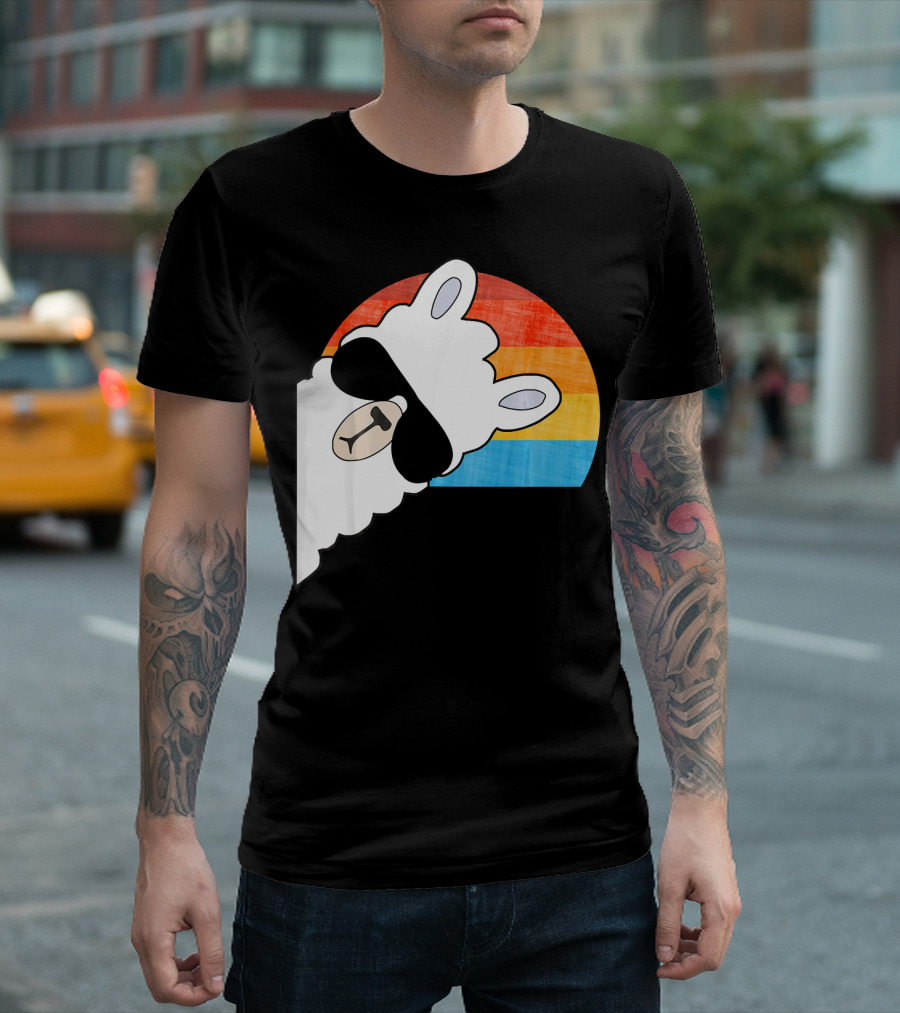 FUNNY LLAMA ALPACA 70s RETRO SUNSET WITH SUNGLASSES AND VINTAGE STRIPES T-Shirt