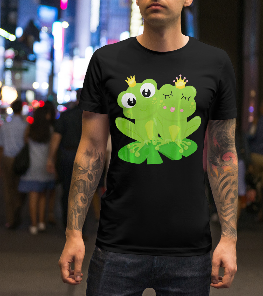 Cute Unique Frog Prince And Princess With Crowns T-Shirt