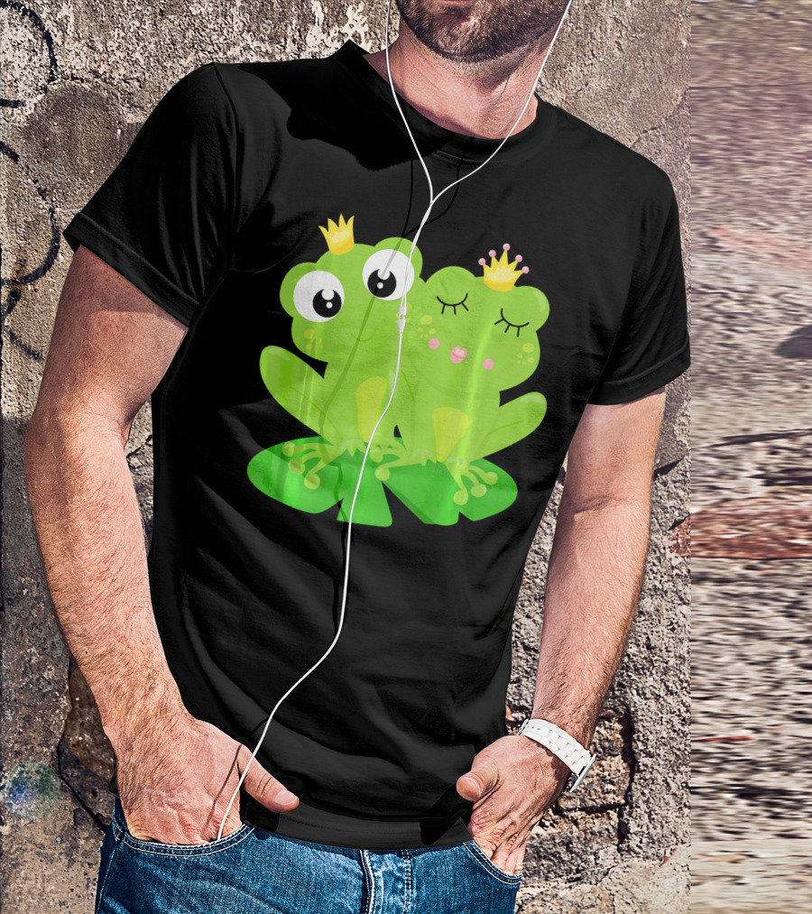 Cute Unique Frog Prince And Princess With Crowns T-Shirt