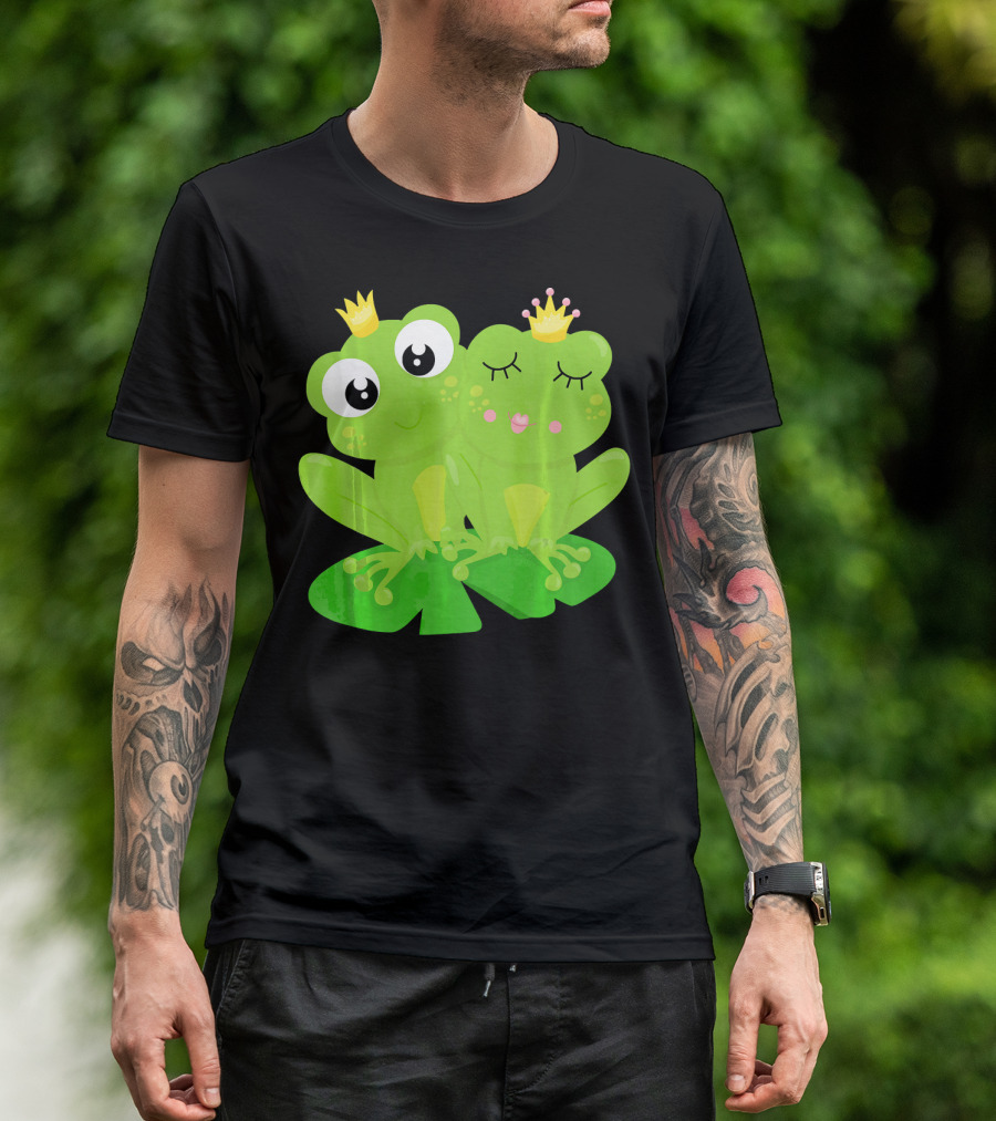 Cute Unique Frog Prince And Princess With Crowns T-Shirt