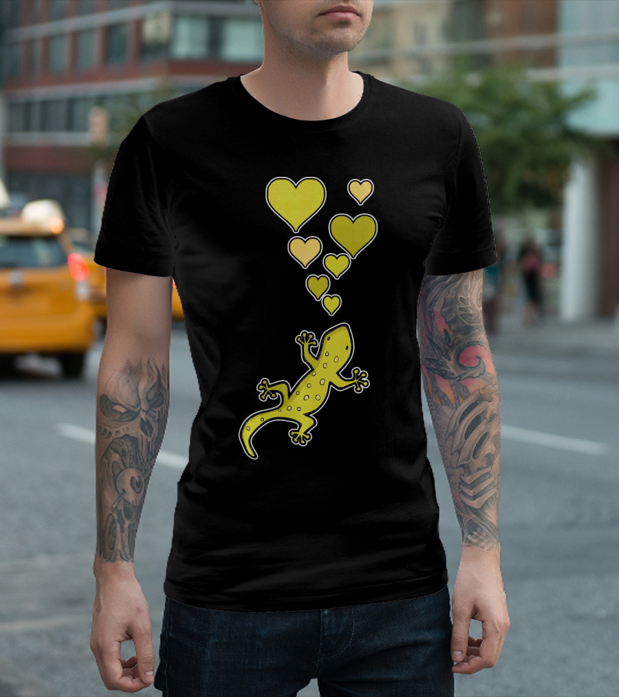 Cute Gecko with Hearts Love Geckos Hearts Reptile T-Shirt