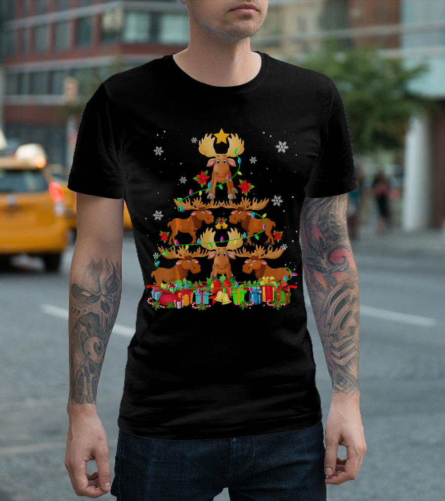 Funny Moose Deer Christmas Tree with Presents and Snowflakes T-Shirt