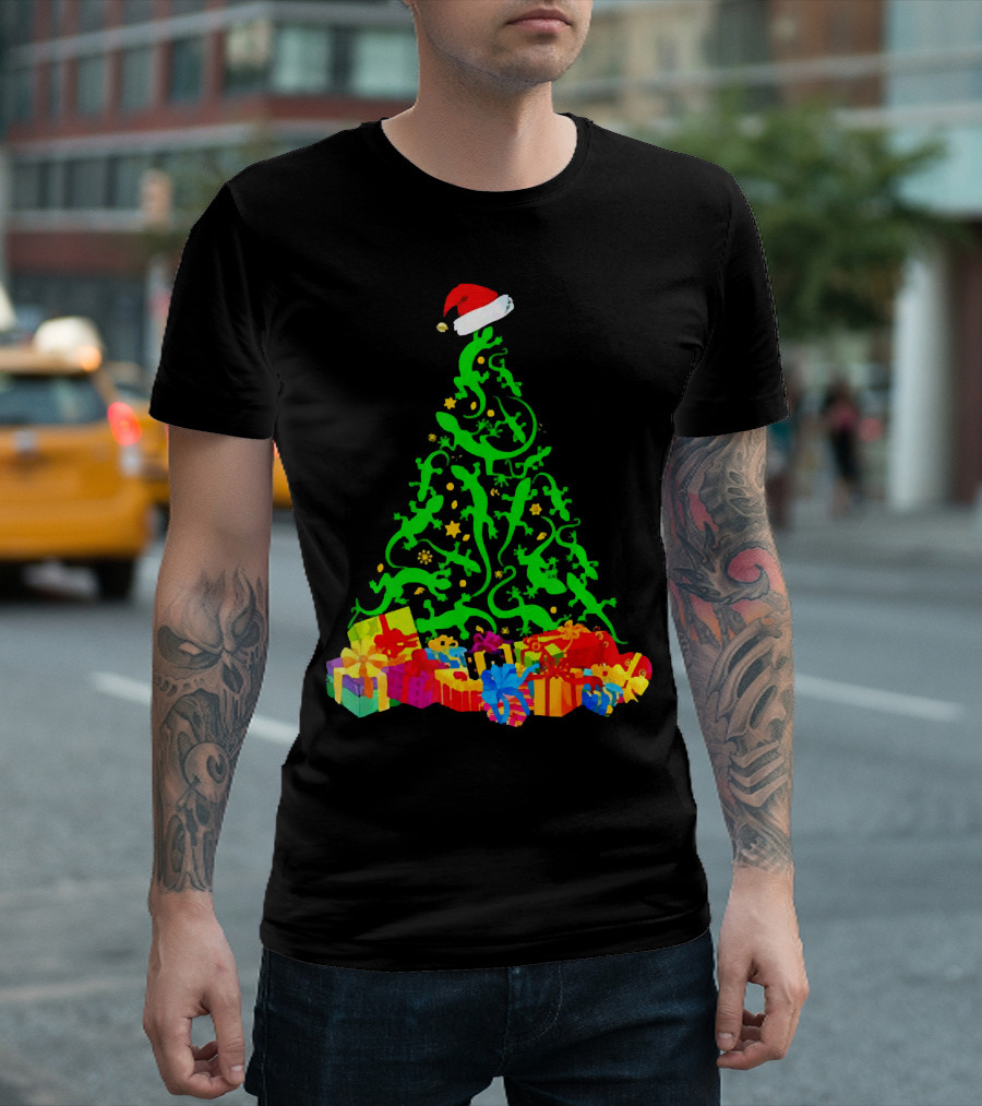 Leopard Gecko Reptile Pet Christmas Tree With Santa Hat And Presents T-Shirt
