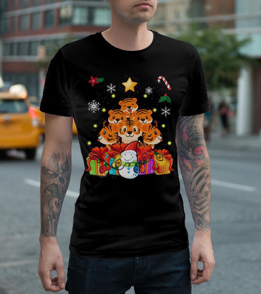 Cute Funny Tiger Christmas Tree Decor With Snowman And Gifts T-Shirt