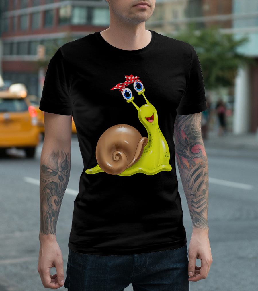 Funny Snail Mom with Red Bandana Mothers Day T-Shirt