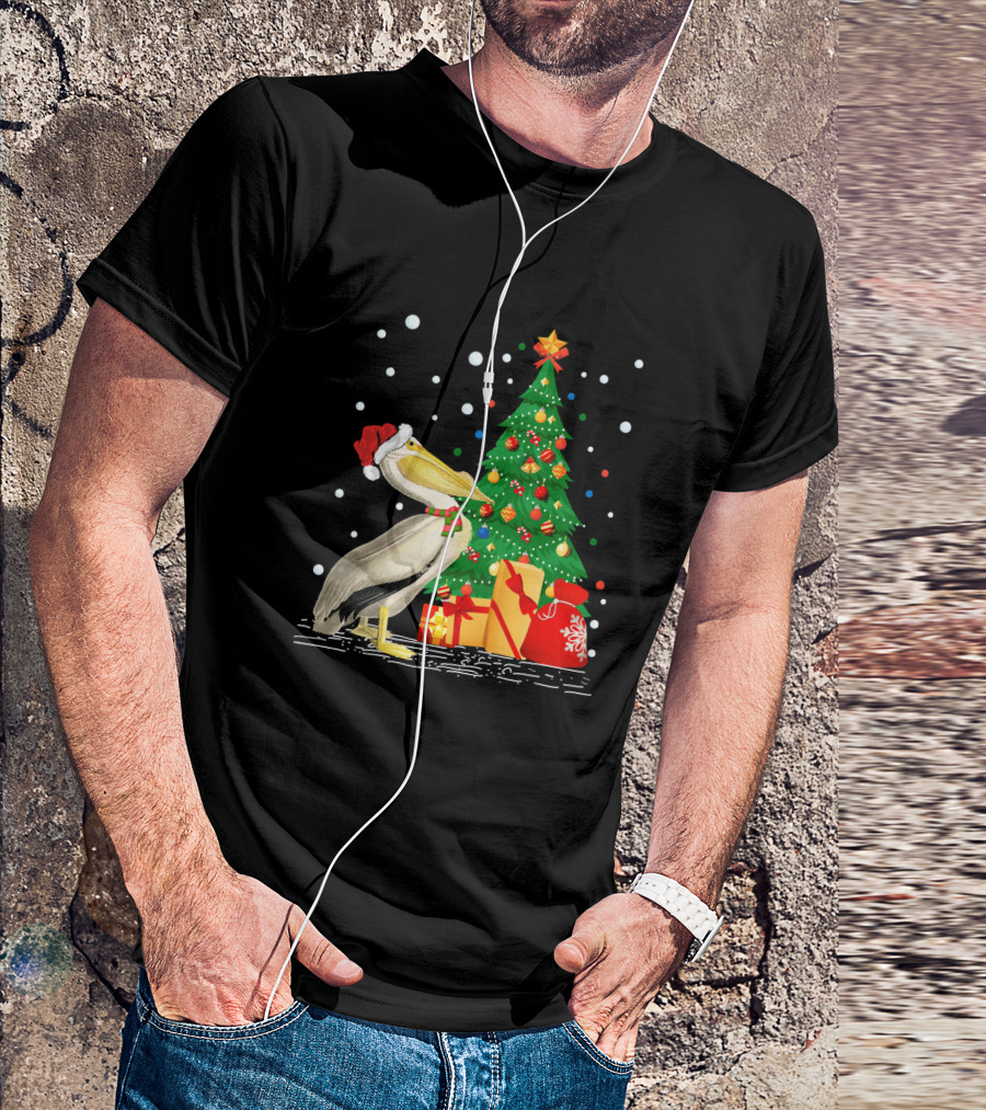 Funny Pelican Lover Santa Hat Christmas Tree T-Shirt
