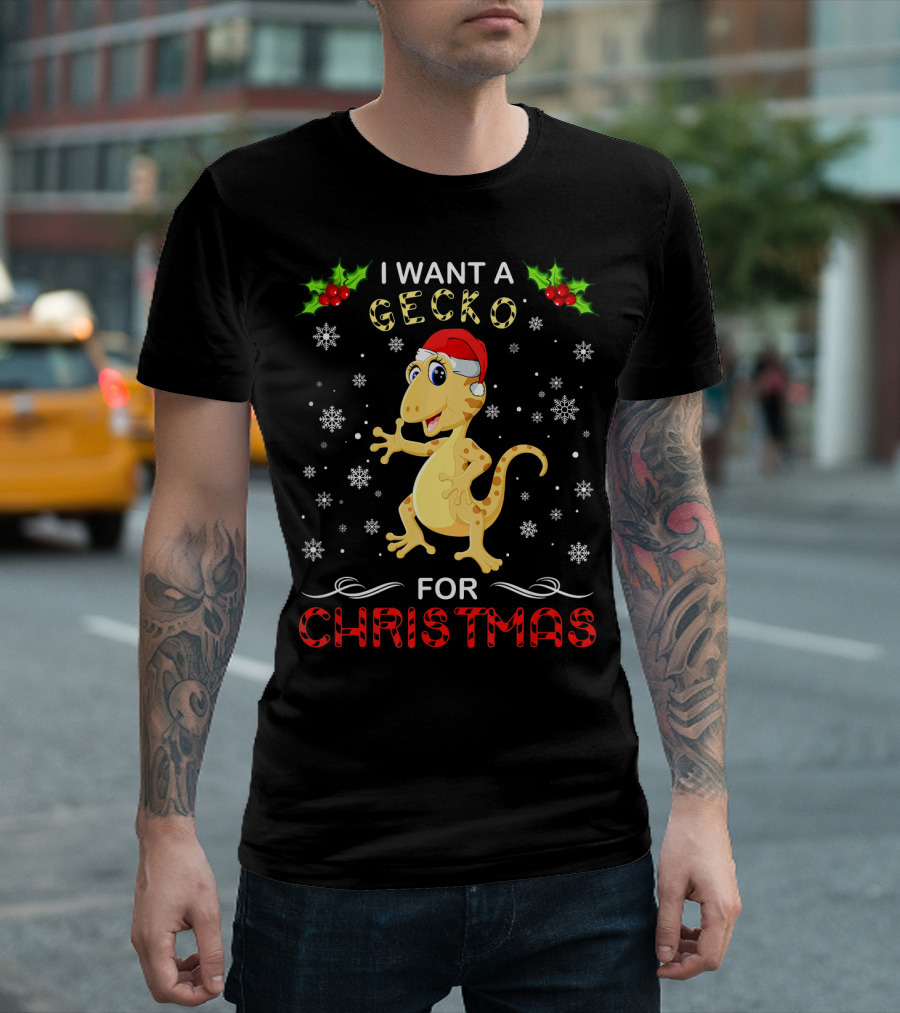 I Want a Gecko for Christmas Snowflakes Holly Santa Hat T-Shirt