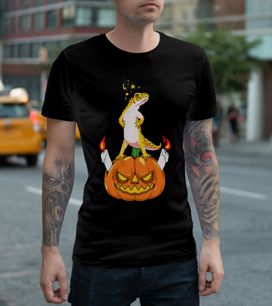 Halloween Costume Leopard Gecko Wearing Wizard Hat on Jack-o'-Lantern T-Shirt