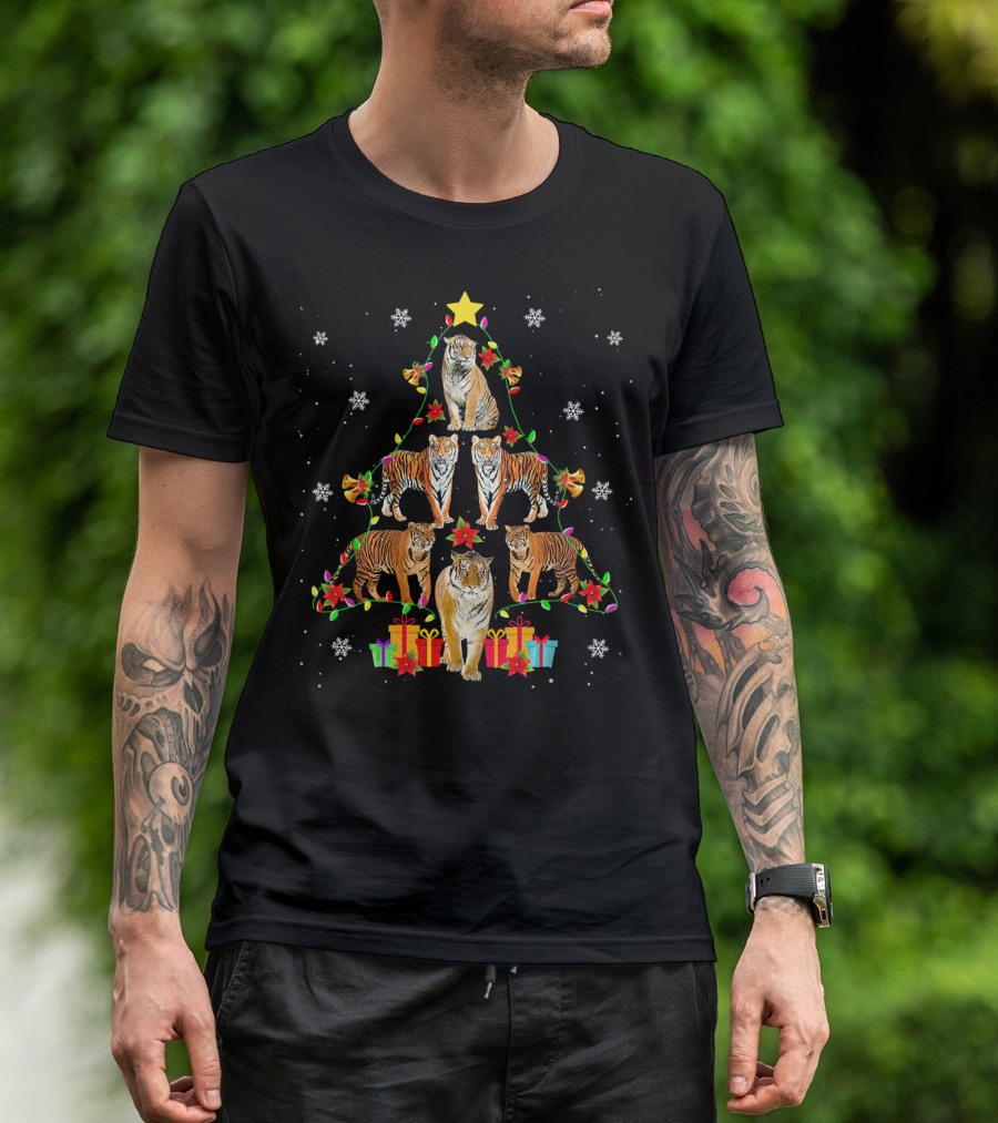 Tiger Christmas Tree Holiday Snowflakes Festive Tigers T-Shirt