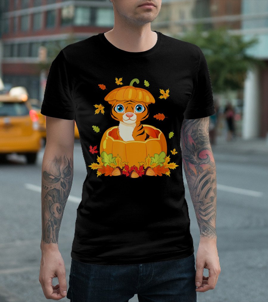 Thanksgiving Cute Tiger In Pumpkin Surrounded By Autumn Leaves T-Shirt