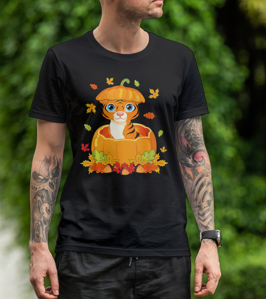 Thanksgiving Cute Tiger In Pumpkin Surrounded By Autumn Leaves T-Shirt