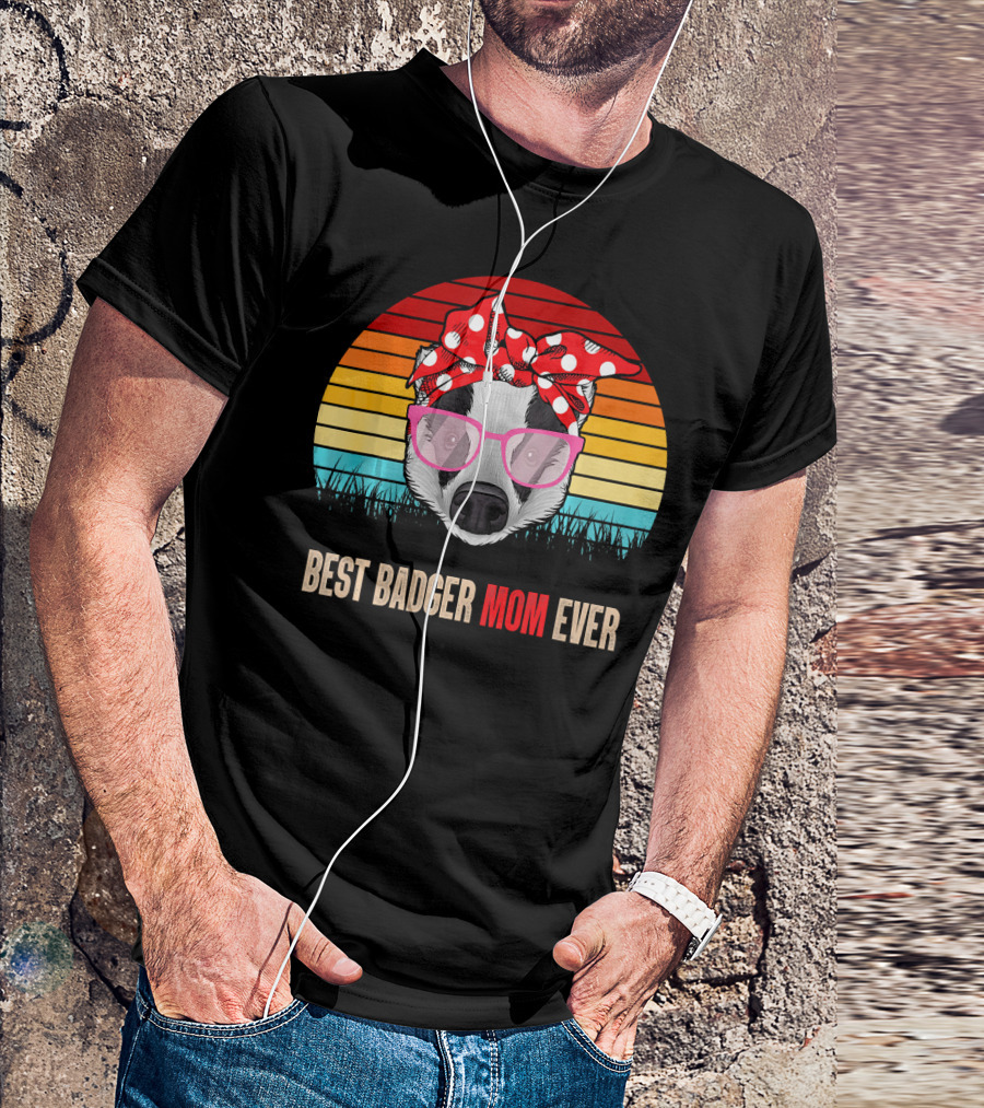 Best Badger Mom Ever Retro Sunset Glasses Bandana T-Shirt