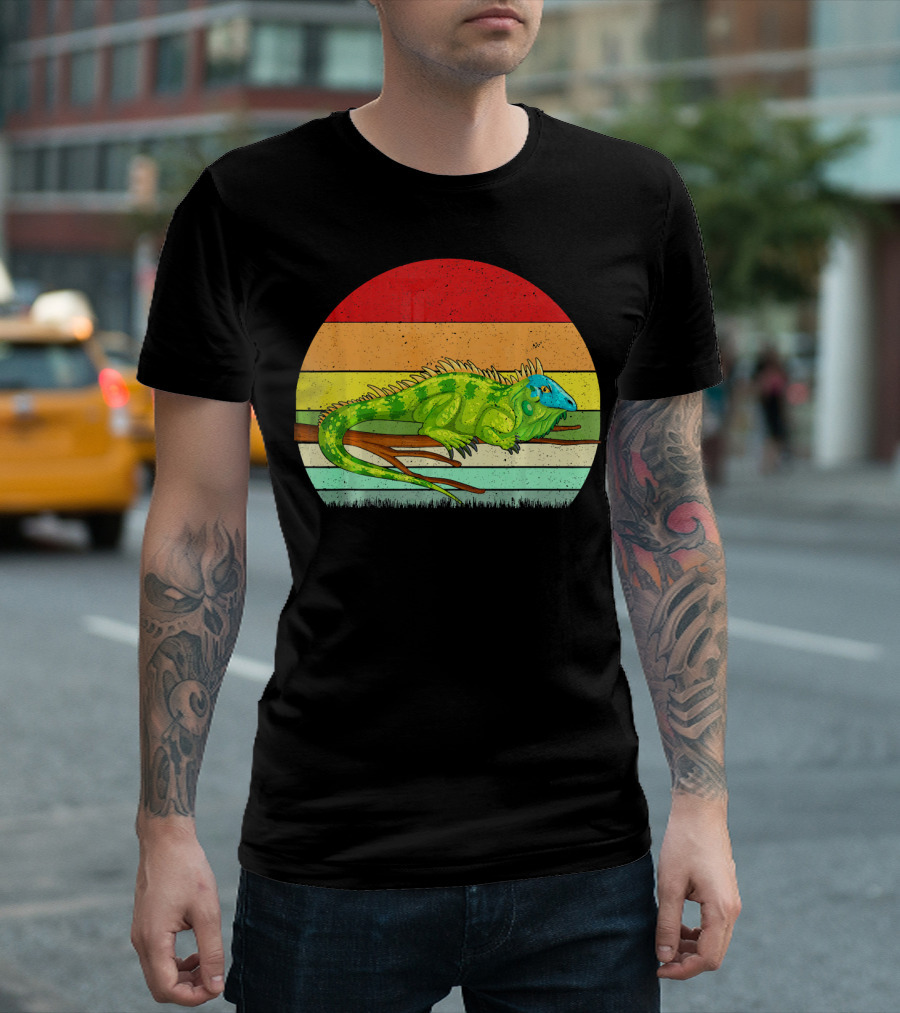 Vintage Iguana Zookeeper Animal Lover Retro Sunset Stripes T-Shirt