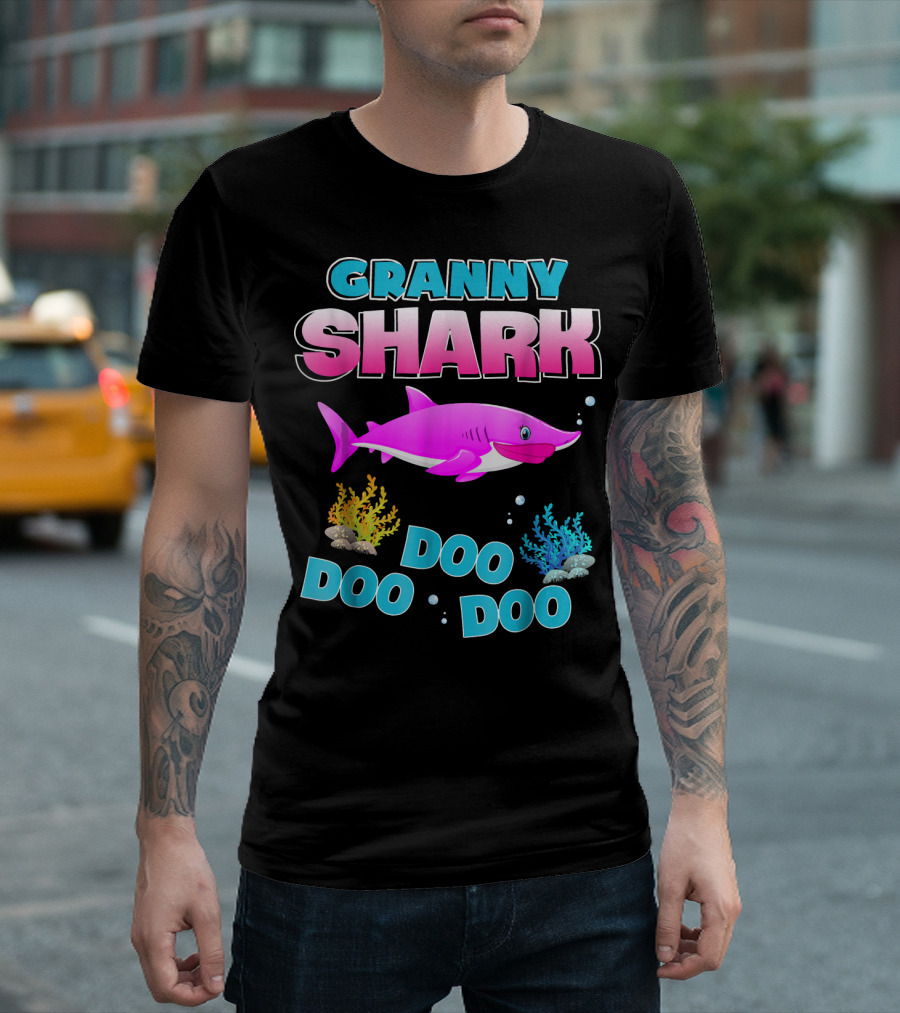Granny Shark Doo Doo Doo Pink Cartoon Mother Coral Sea Bubbles T-Shirt