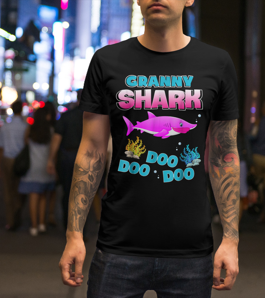 Granny Shark Doo Doo Doo Pink Cartoon Mother Coral Sea Bubbles T-Shirt