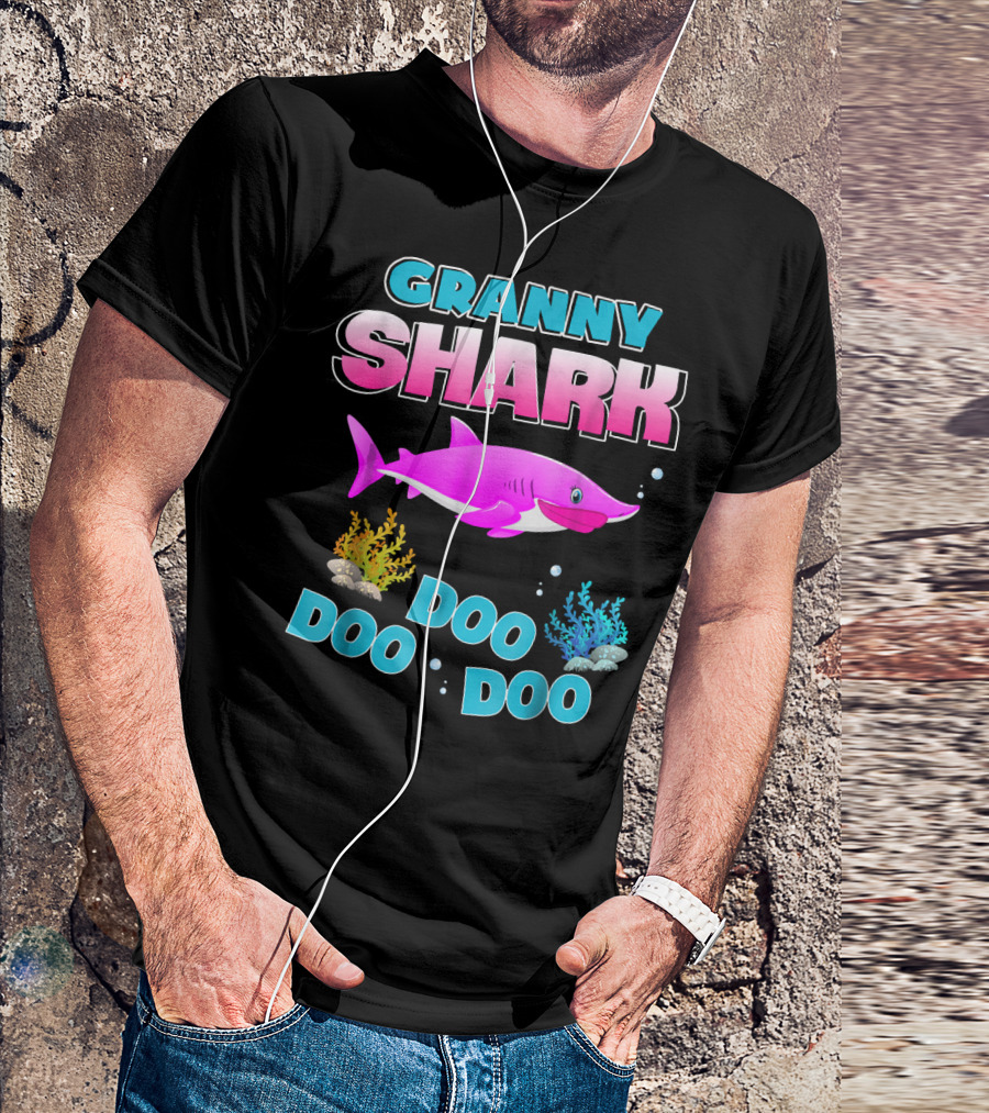Granny Shark Doo Doo Doo Pink Cartoon Mother Coral Sea Bubbles T-Shirt
