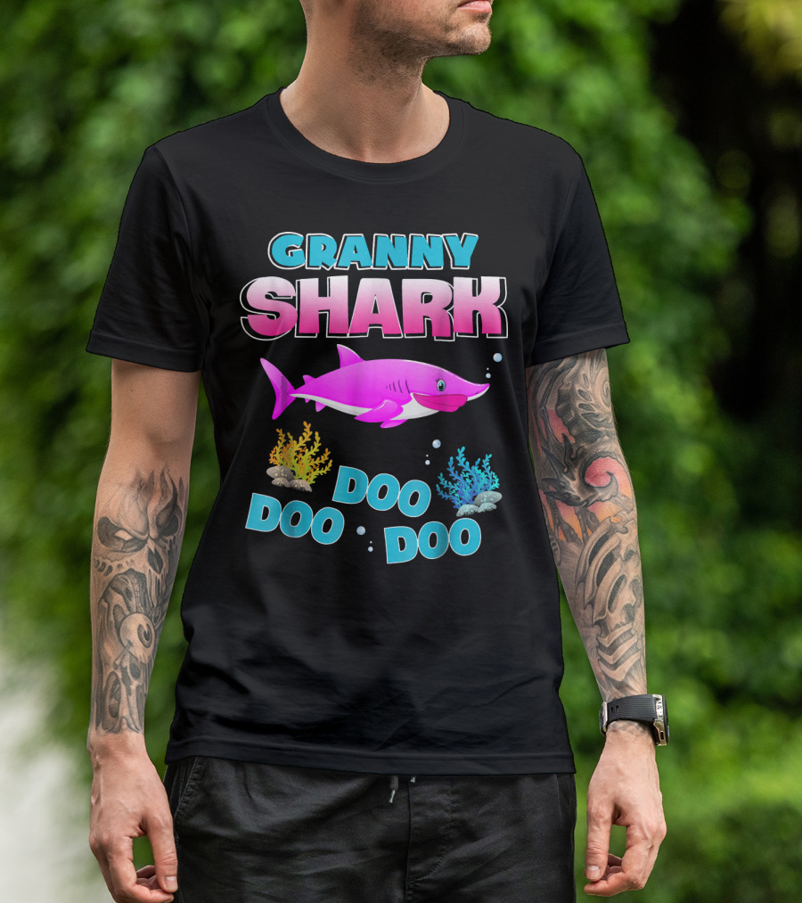 Granny Shark Doo Doo Doo Pink Cartoon Mother Coral Sea Bubbles T-Shirt