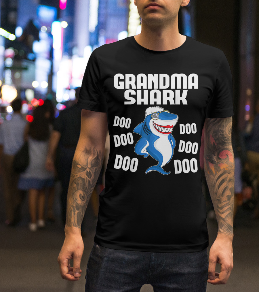 Grandma Shark Doo Doo Doo Cute Cartoon With Glasses And Cap T-Shirt