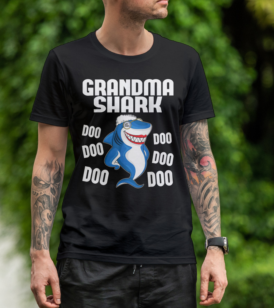 Grandma Shark Doo Doo Doo Cute Cartoon With Glasses And Cap T-Shirt