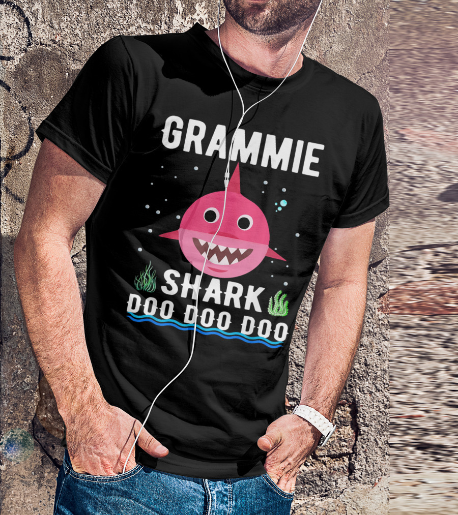 Grammie Shark Doo Doo Doo Family Song Cute Pink Cartoon Bubbles Seaweed T-Shirt