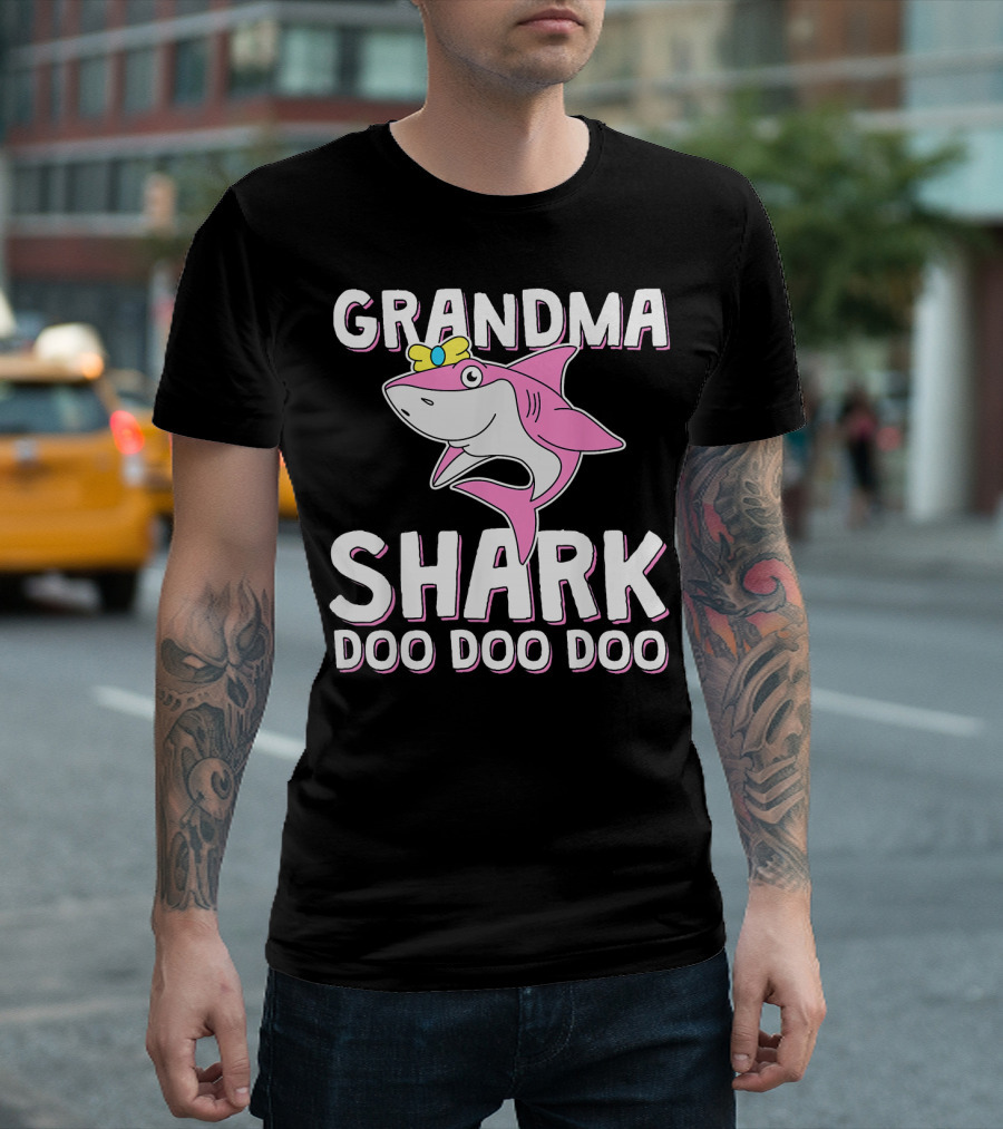 GRANDMA SHARK DOO DOO DOO Pink Cartoon T-Shirt