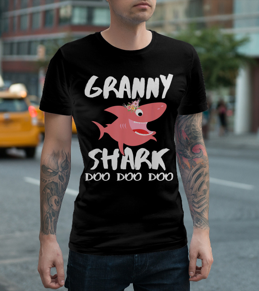Granny Shark Doo Doo Doo Flower Crown T-Shirt