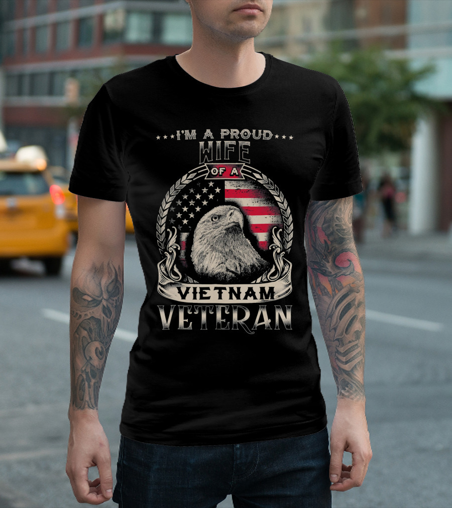I'm a Proud Wife of a Vietnam Veteran Eagle Flag Distress T-Shirt