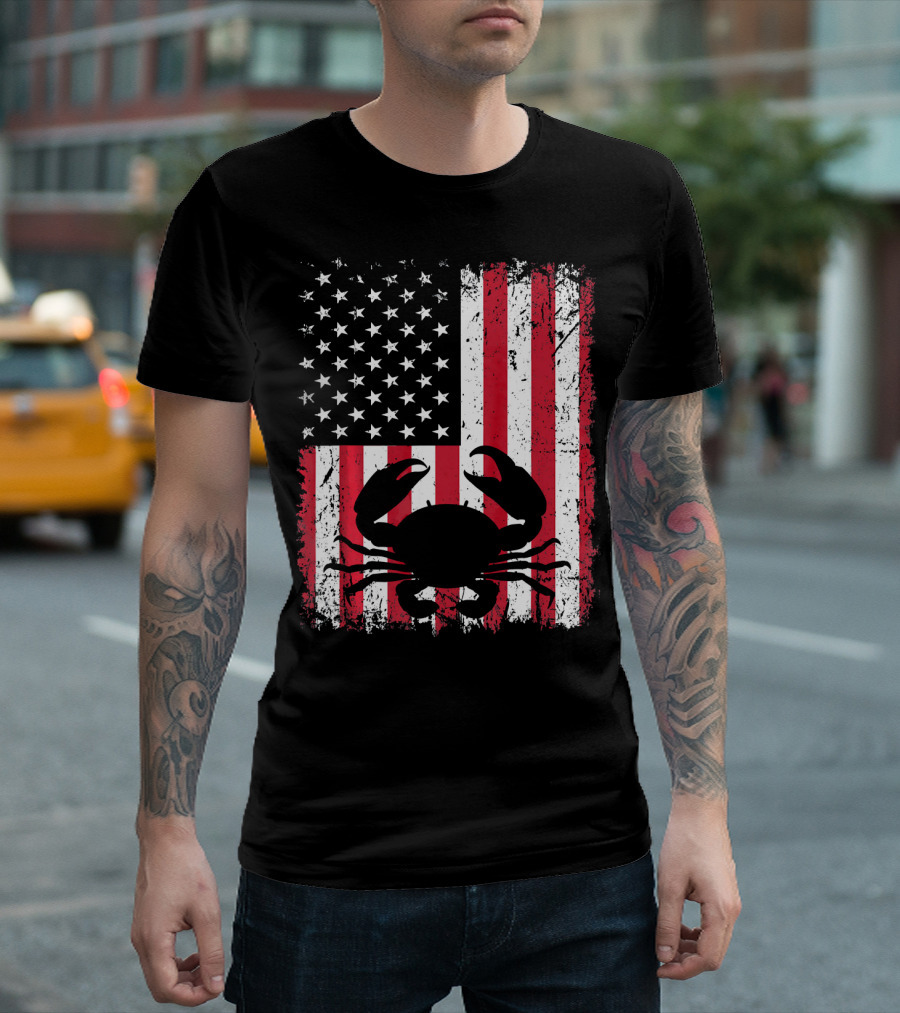 Vintage Crab Silhouette On Distressed American Flag For Animal Lovers T-Shirt