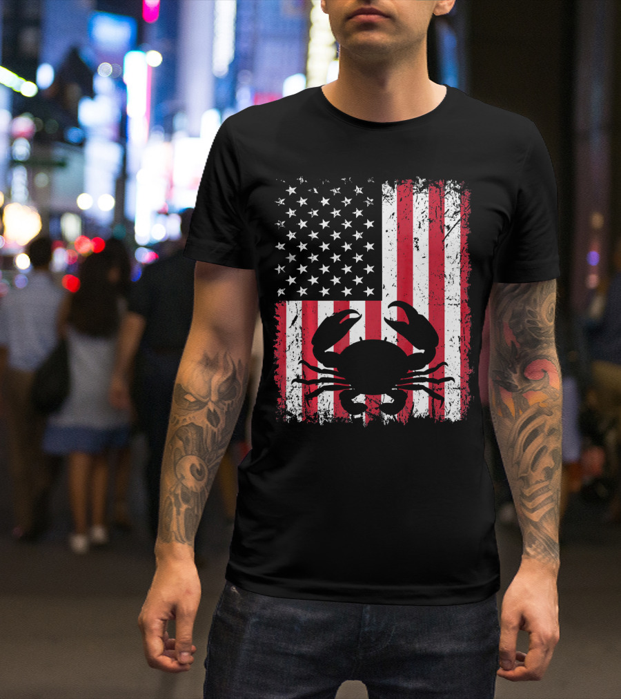 Vintage Crab Silhouette On Distressed American Flag For Animal Lovers T-Shirt