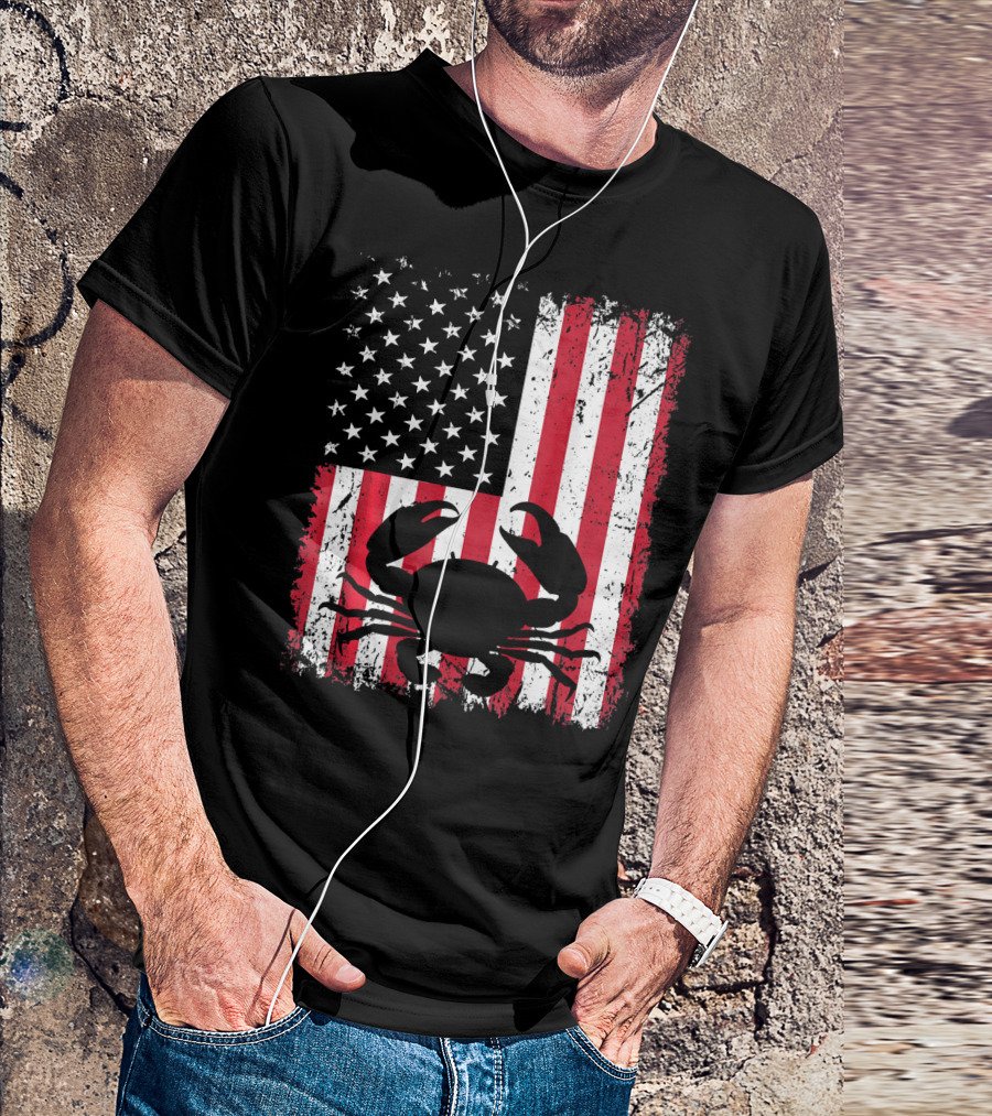 Vintage Crab Silhouette On Distressed American Flag For Animal Lovers T-Shirt