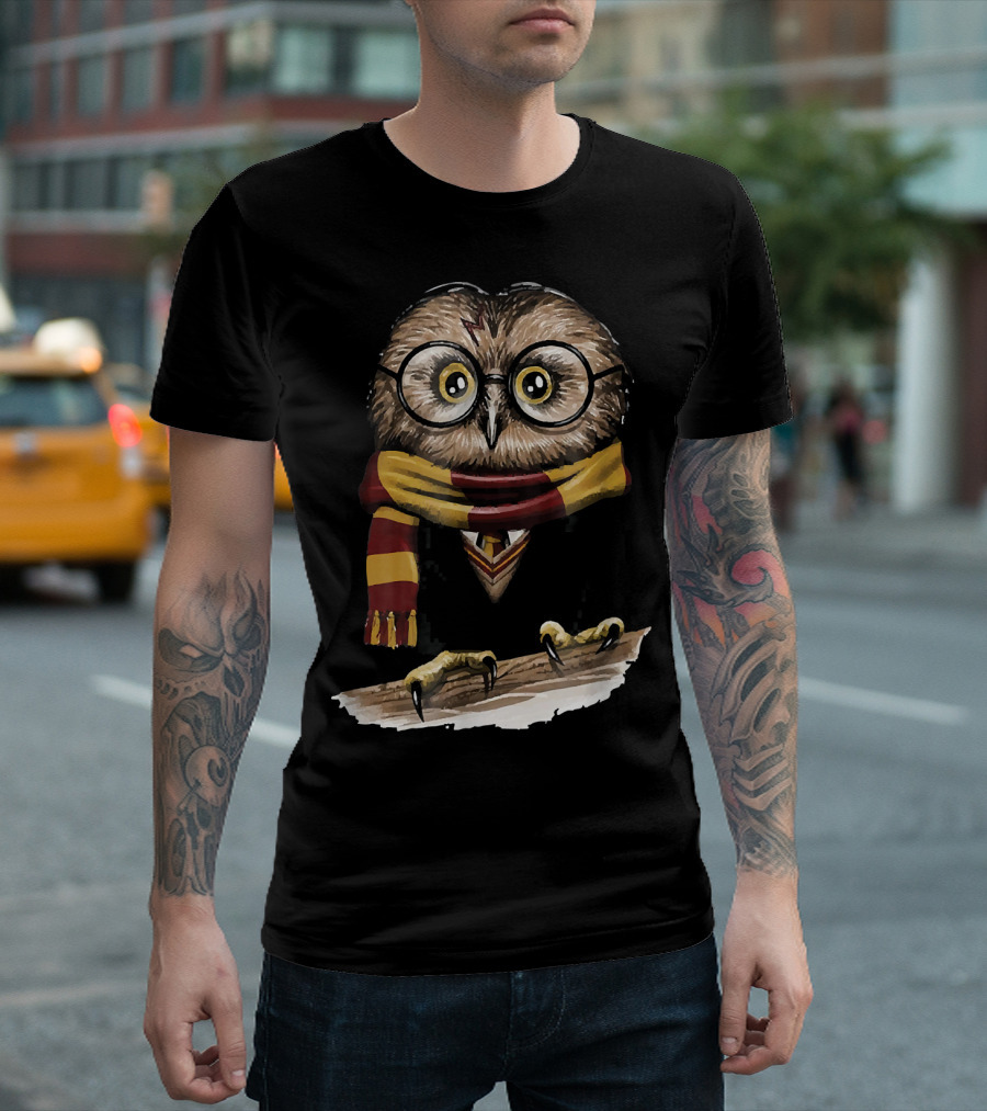 Cute Owl with Glasses and Scarf Magical Wizard Harry T-Shirt