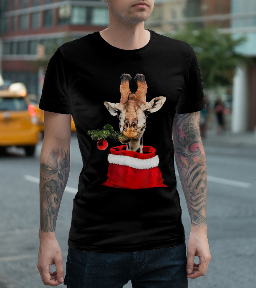 Funny Christmas Giraffe Santa Hat Perfect Chrismas T-Shirt
