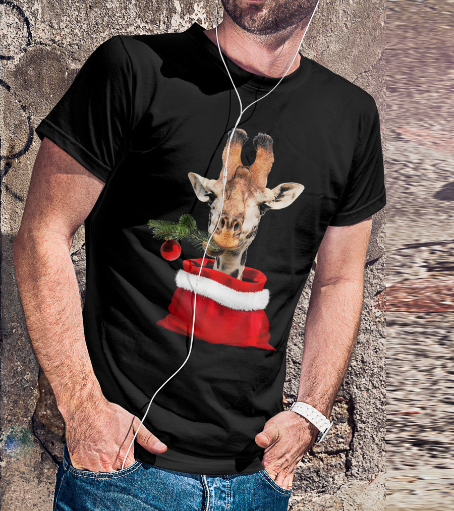 Funny Christmas Giraffe Santa Hat Perfect Chrismas T-Shirt