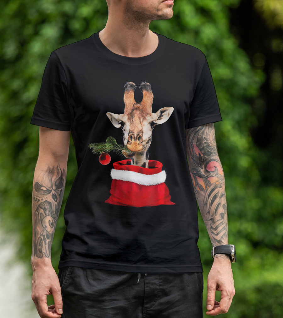 Funny Christmas Giraffe Santa Hat Perfect Chrismas T-Shirt