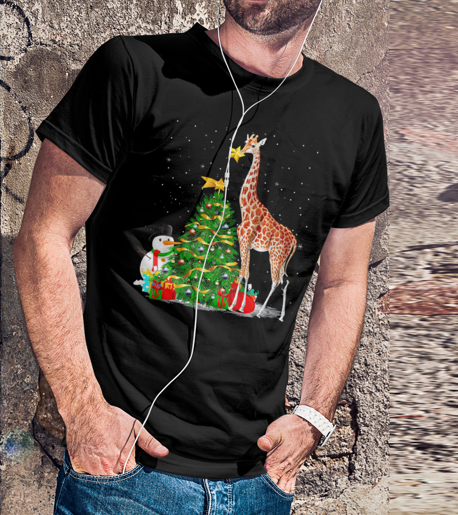 Giraffe Christmas Tree Snowman Presents In Snow发 T-Shirt