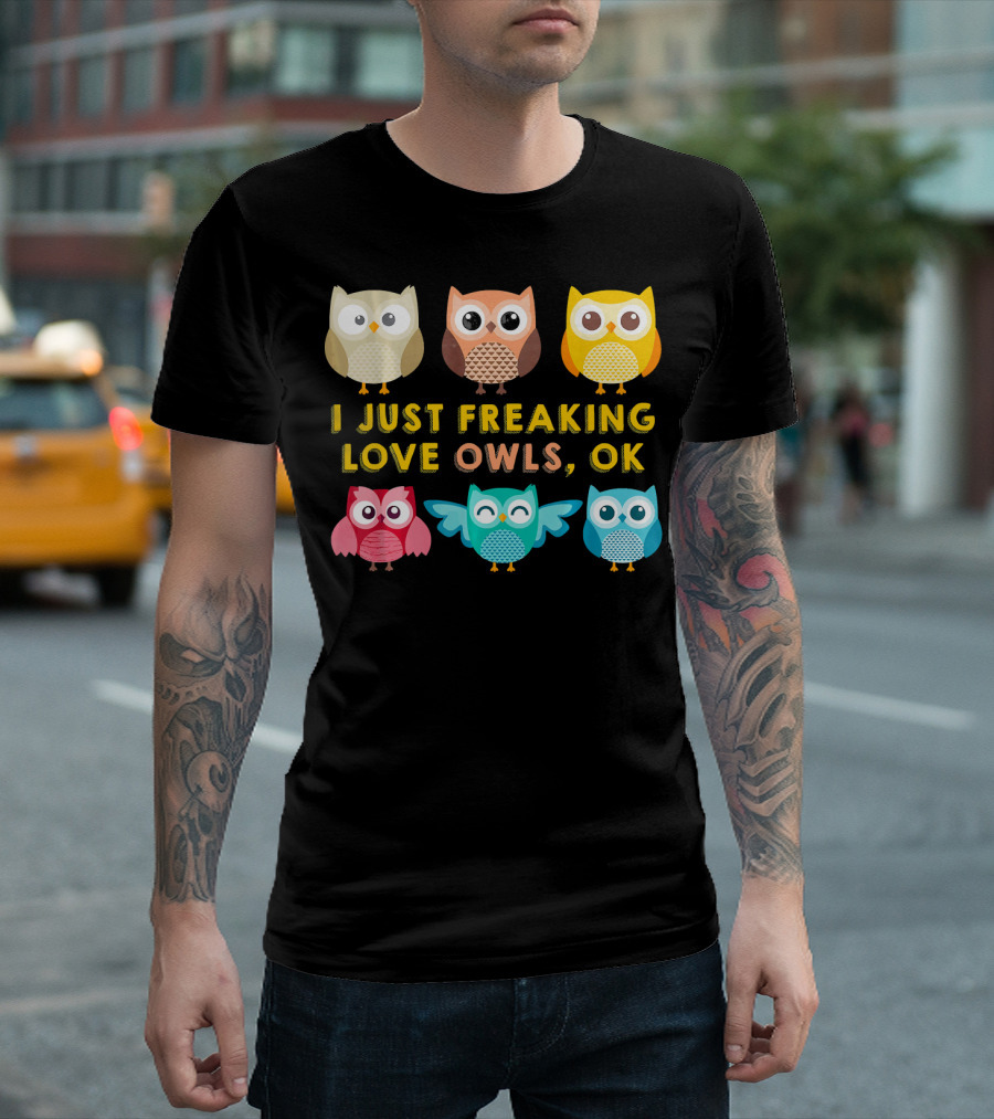 I Just Freaking Love Owls OK Cute Colorful T-Shirt