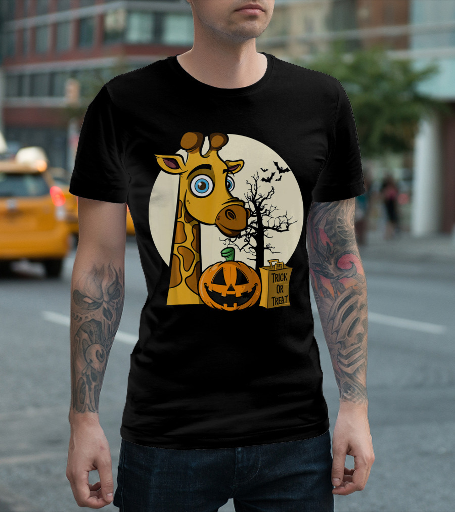 Giraffe Trick Or Treat Halloween Pumpkin And Bats Scene T-Shirt