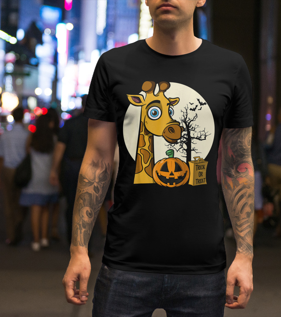 Giraffe Trick Or Treat Halloween Pumpkin And Bats Scene T-Shirt