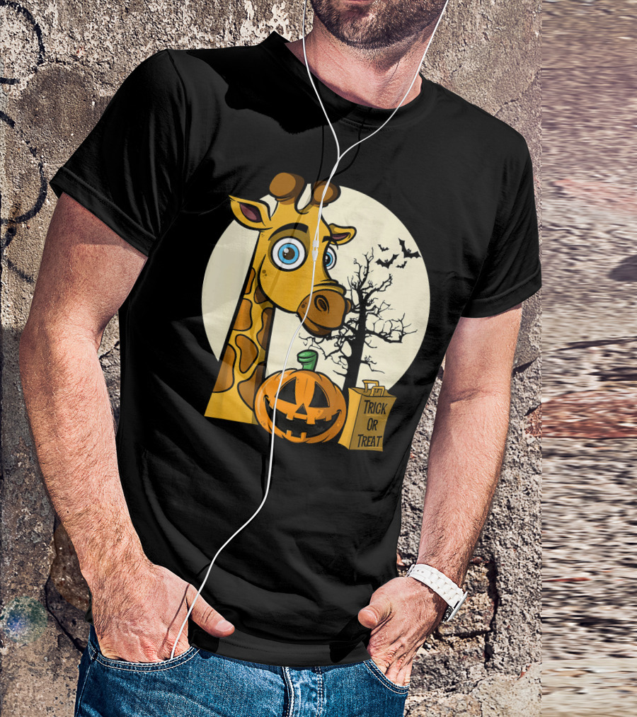 Giraffe Trick Or Treat Halloween Pumpkin And Bats Scene T-Shirt