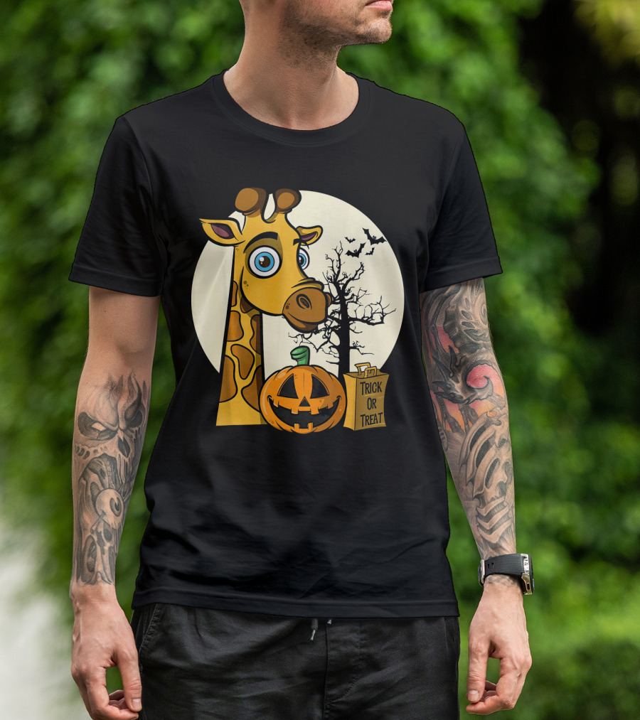 Giraffe Trick Or Treat Halloween Pumpkin And Bats Scene T-Shirt