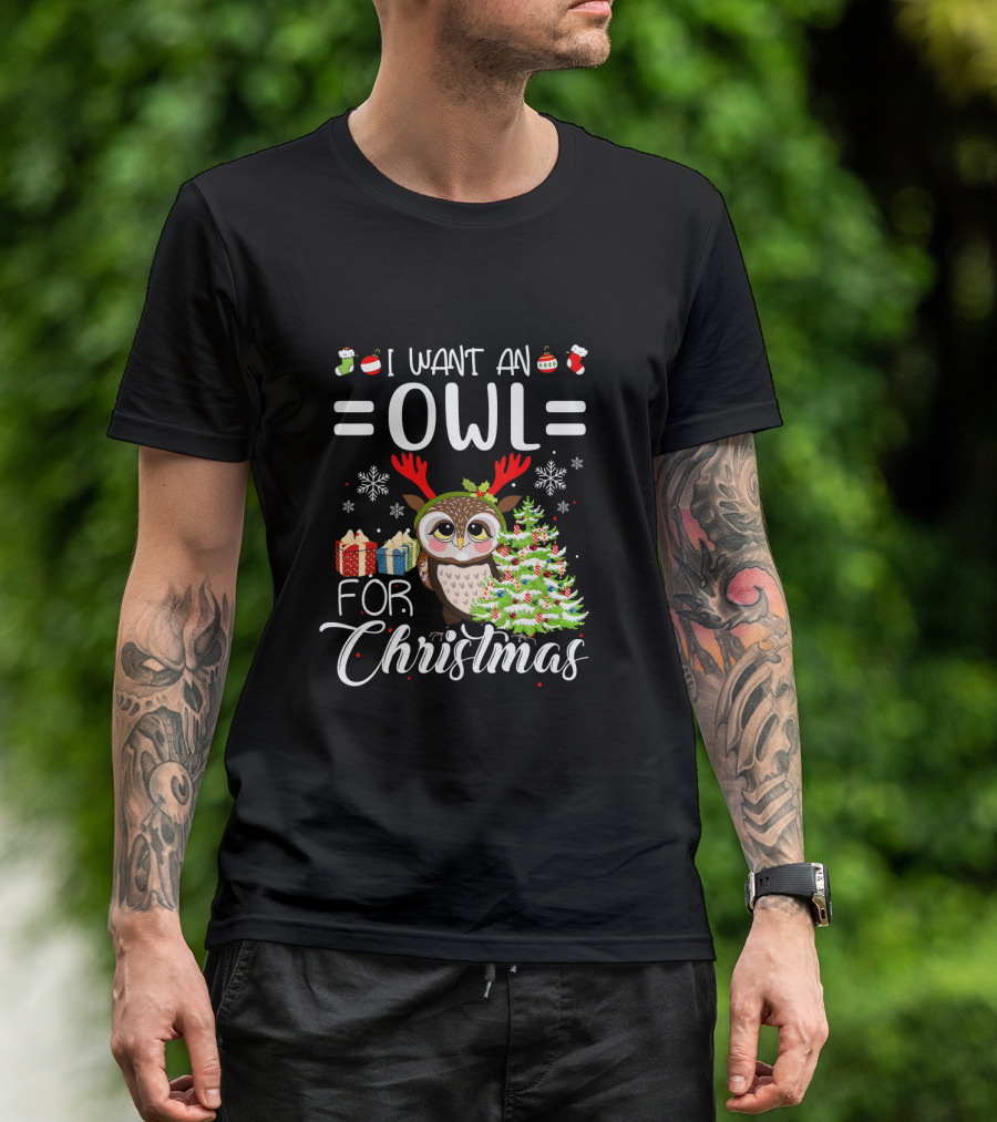 I Want An Owl For Christmas Festive Owl With Gifts And Christmas Tree T-Shirt