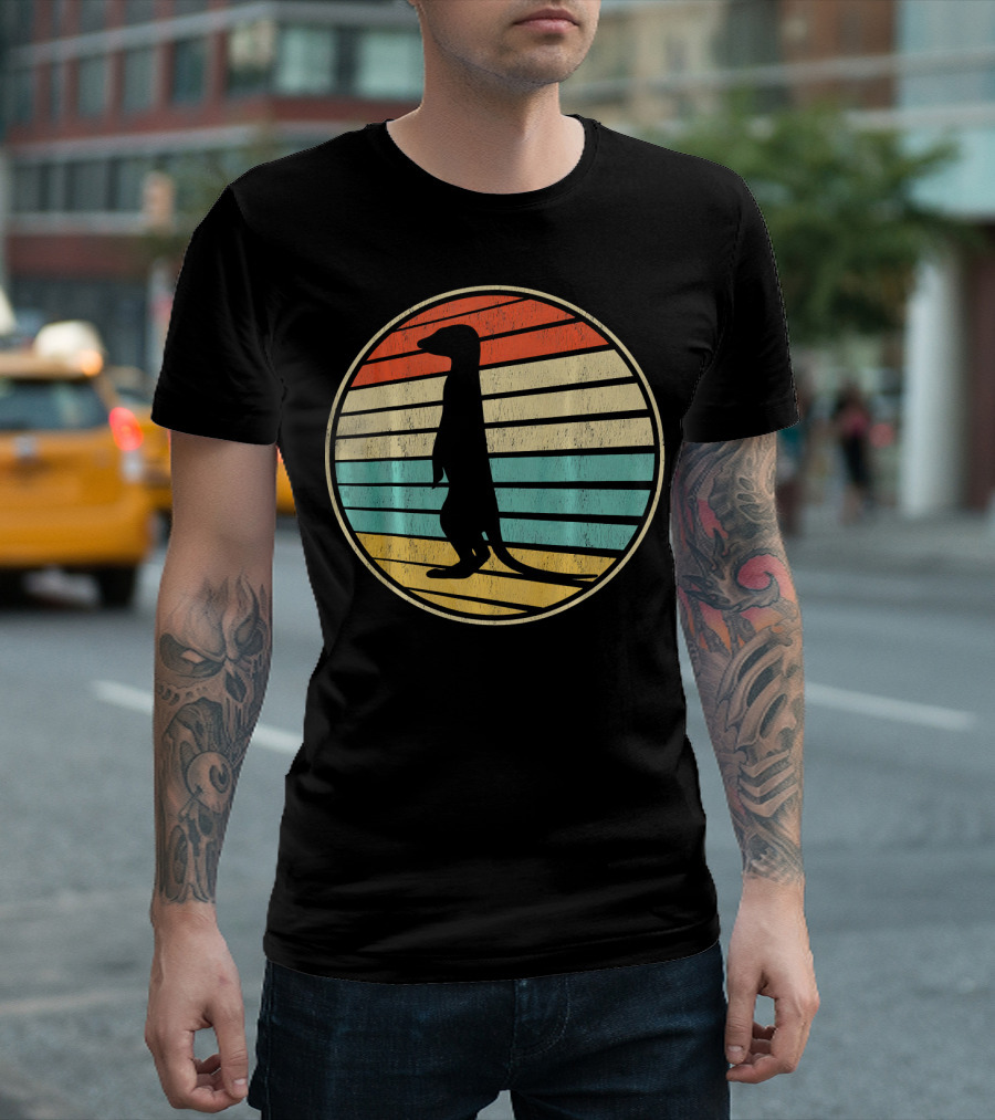 Meerkat Vintage 80s Style Retro Stripes Rainbow Circle T-Shirt