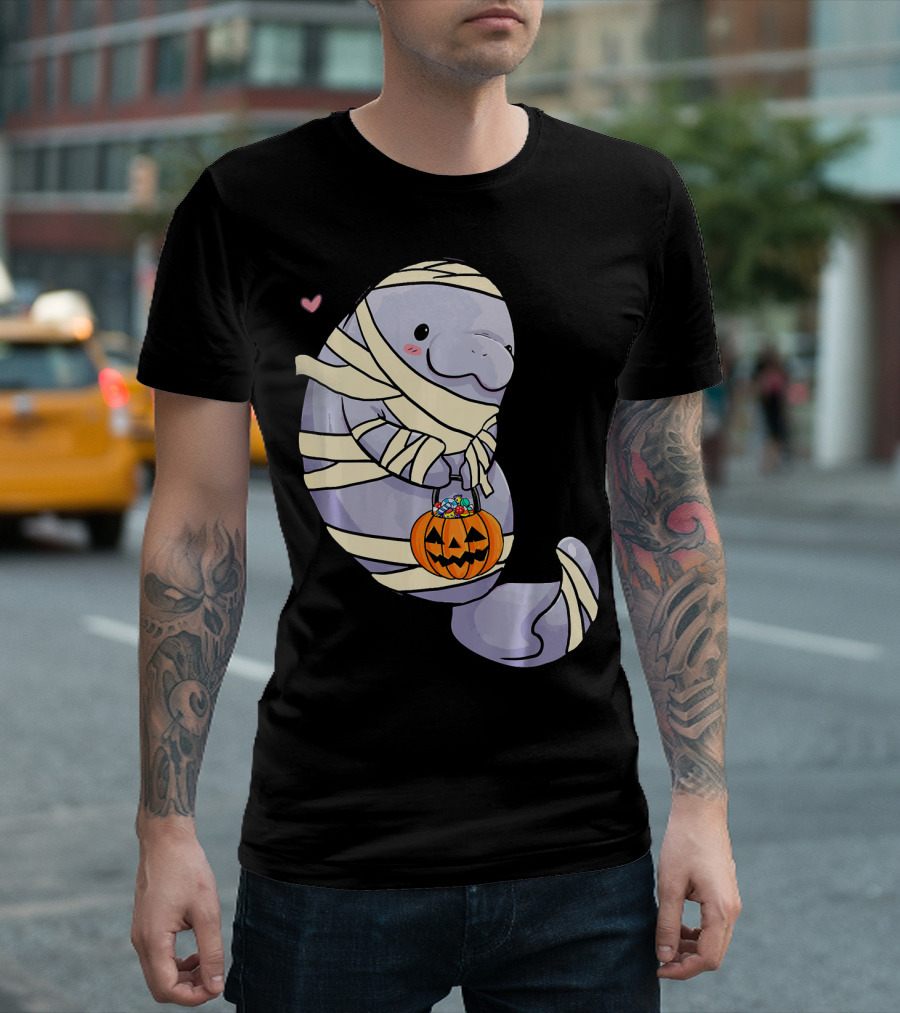 Manatee Mummy Holding Jack O Lantern Pumpkin with Heart T-Shirt