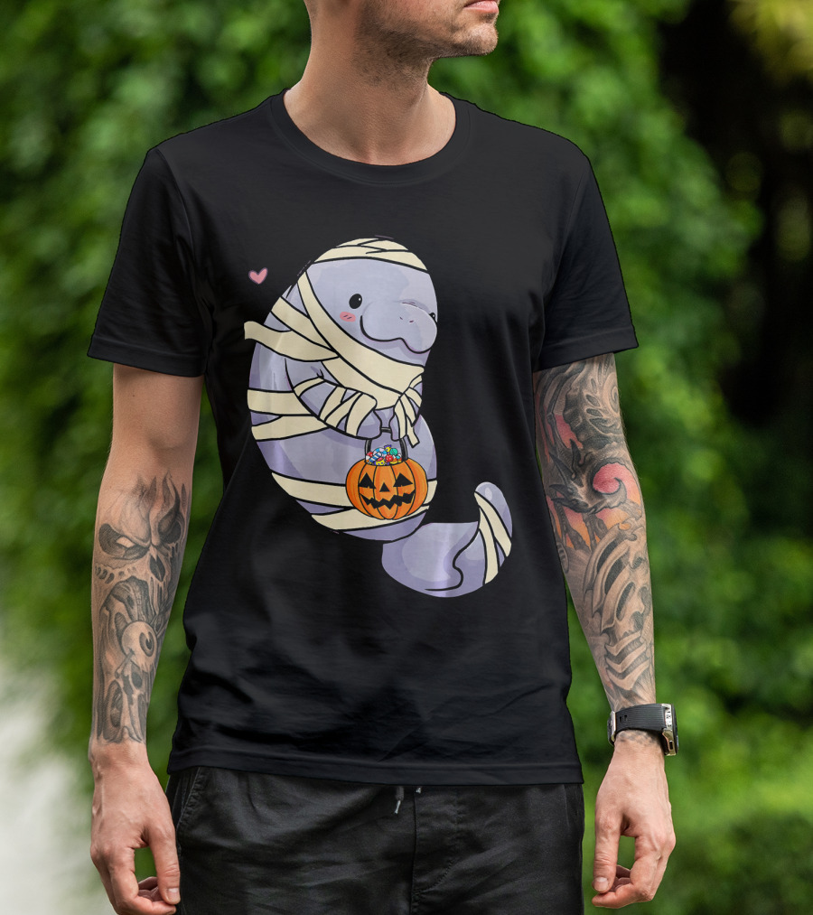 Manatee Mummy Holding Jack O Lantern Pumpkin With Heart T-Shirt