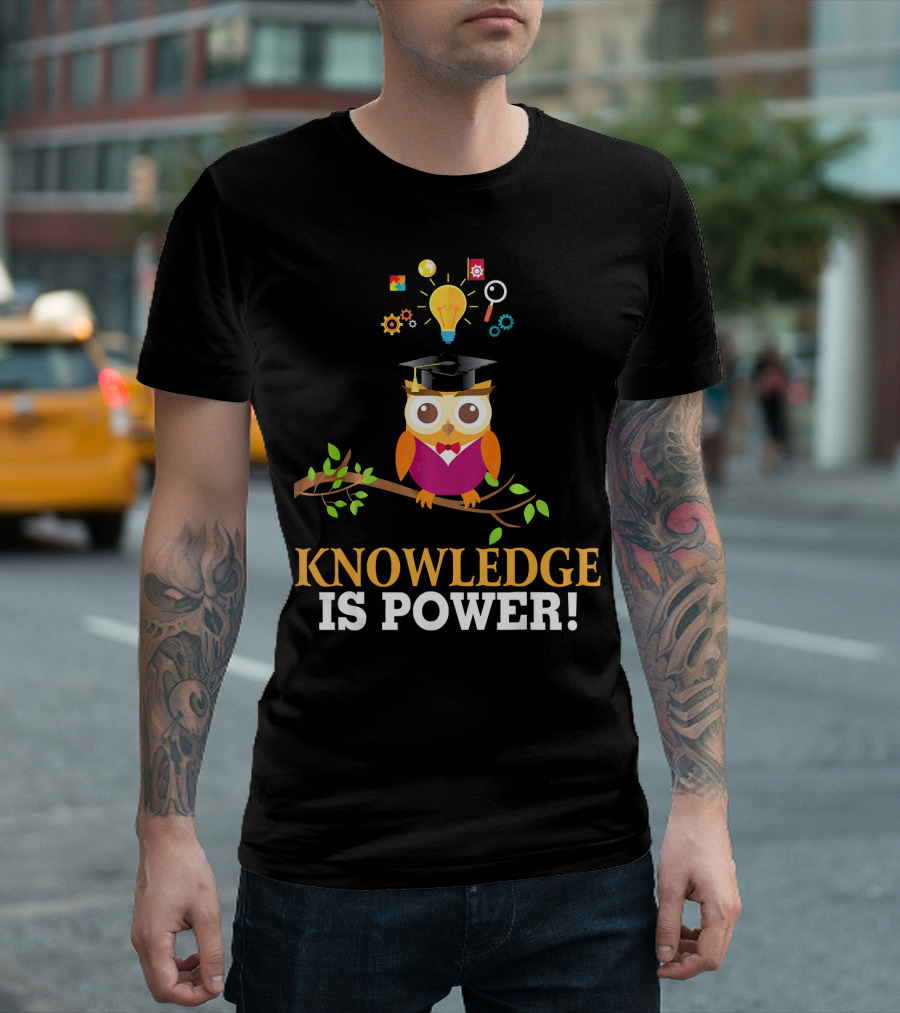 Knowledge Is Power Owl Lightbulb Graduation Motif T-Shirt