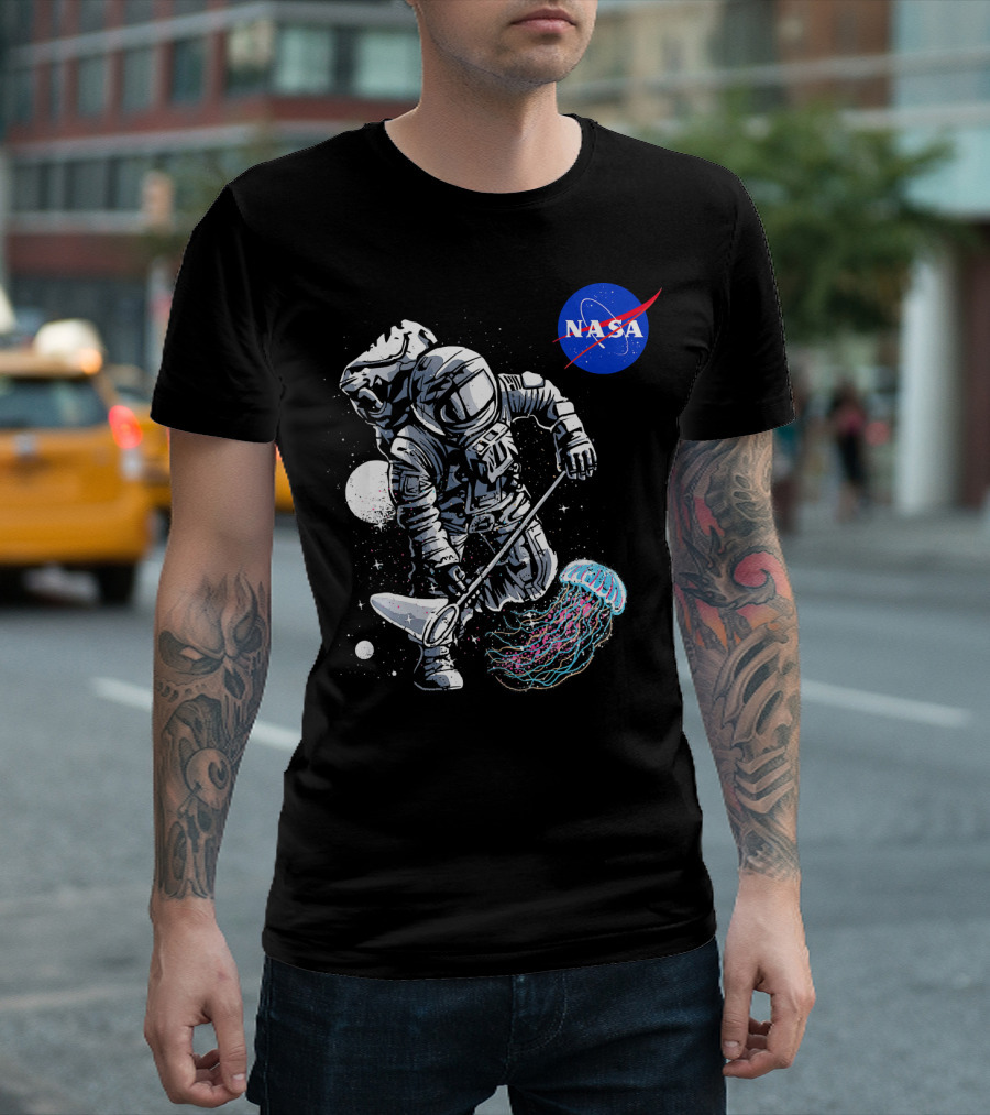 NASA Astronaut Catching Jellyfish In Space T-Shirt