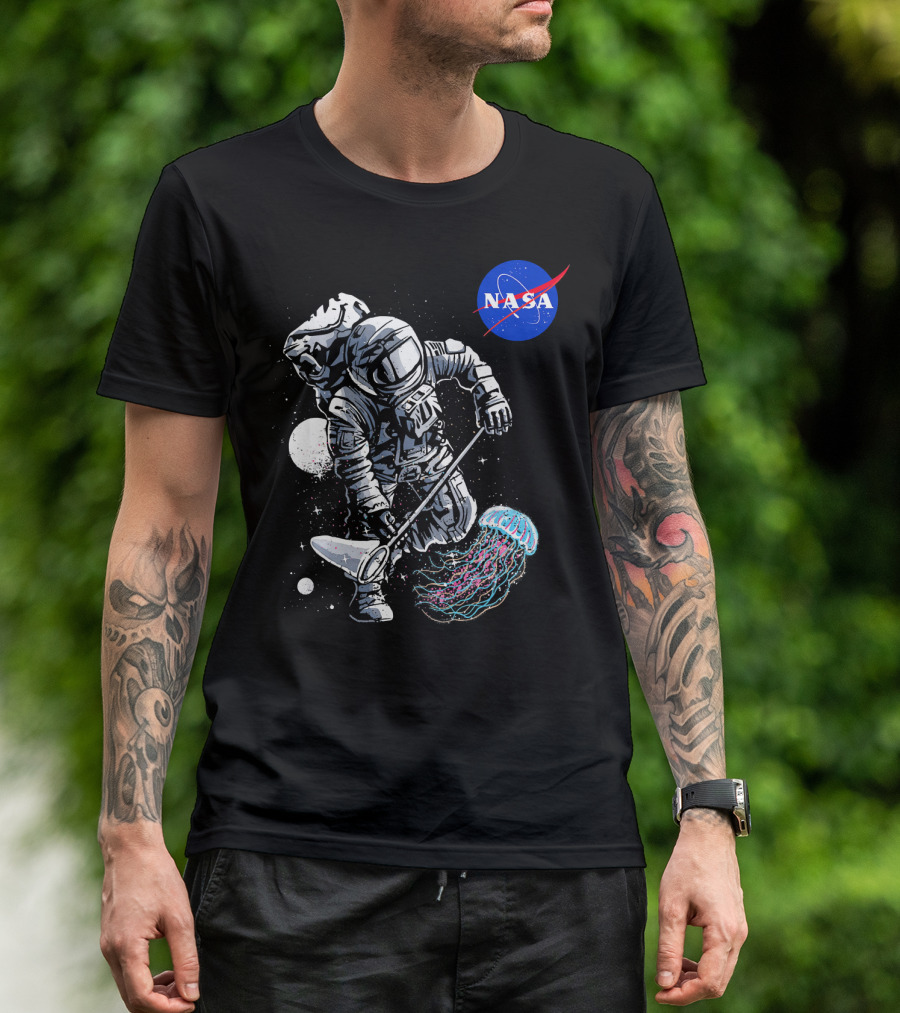 NASA Astronaut Catching Jellyfish In Space T-Shirt