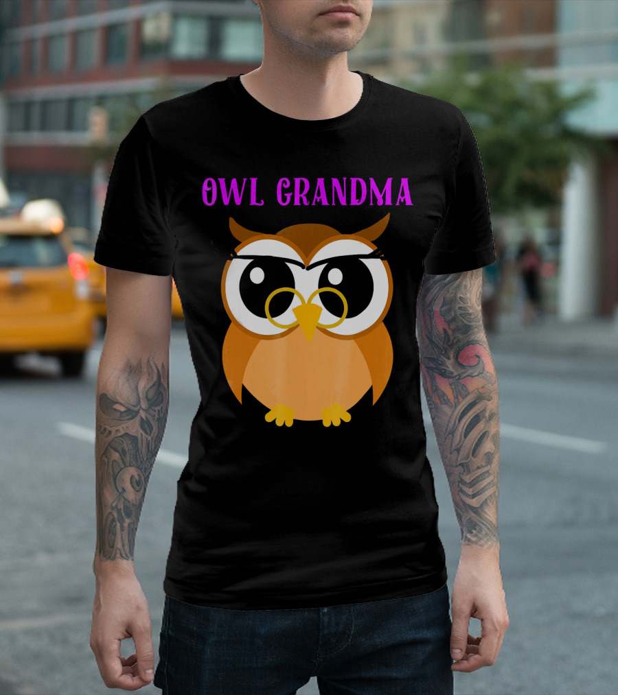 Owl Grandma Cute Hoot Nocturnal Predator Bird T-Shirt